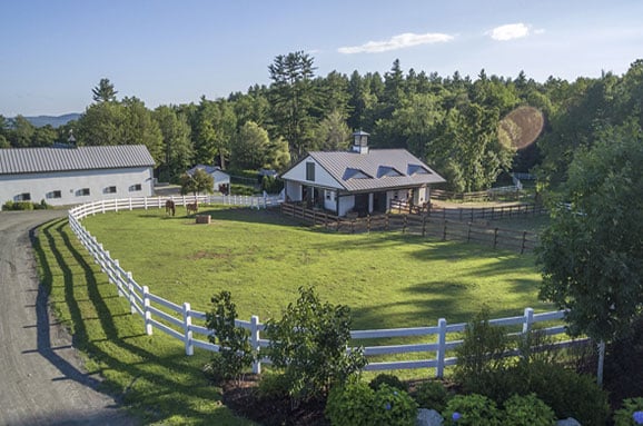 Large barn and estate for horses