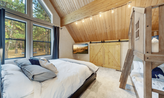 Pole barn house child's bedroom 