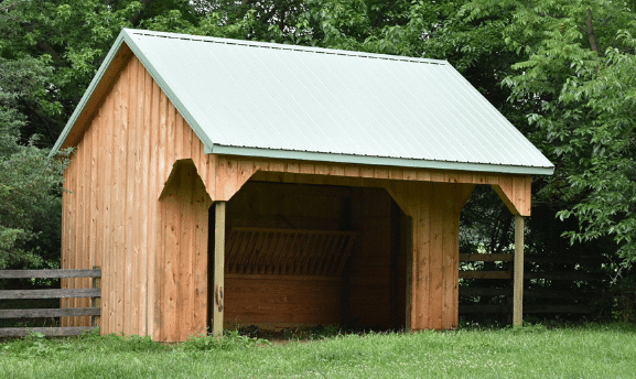 Small barn structure for animals